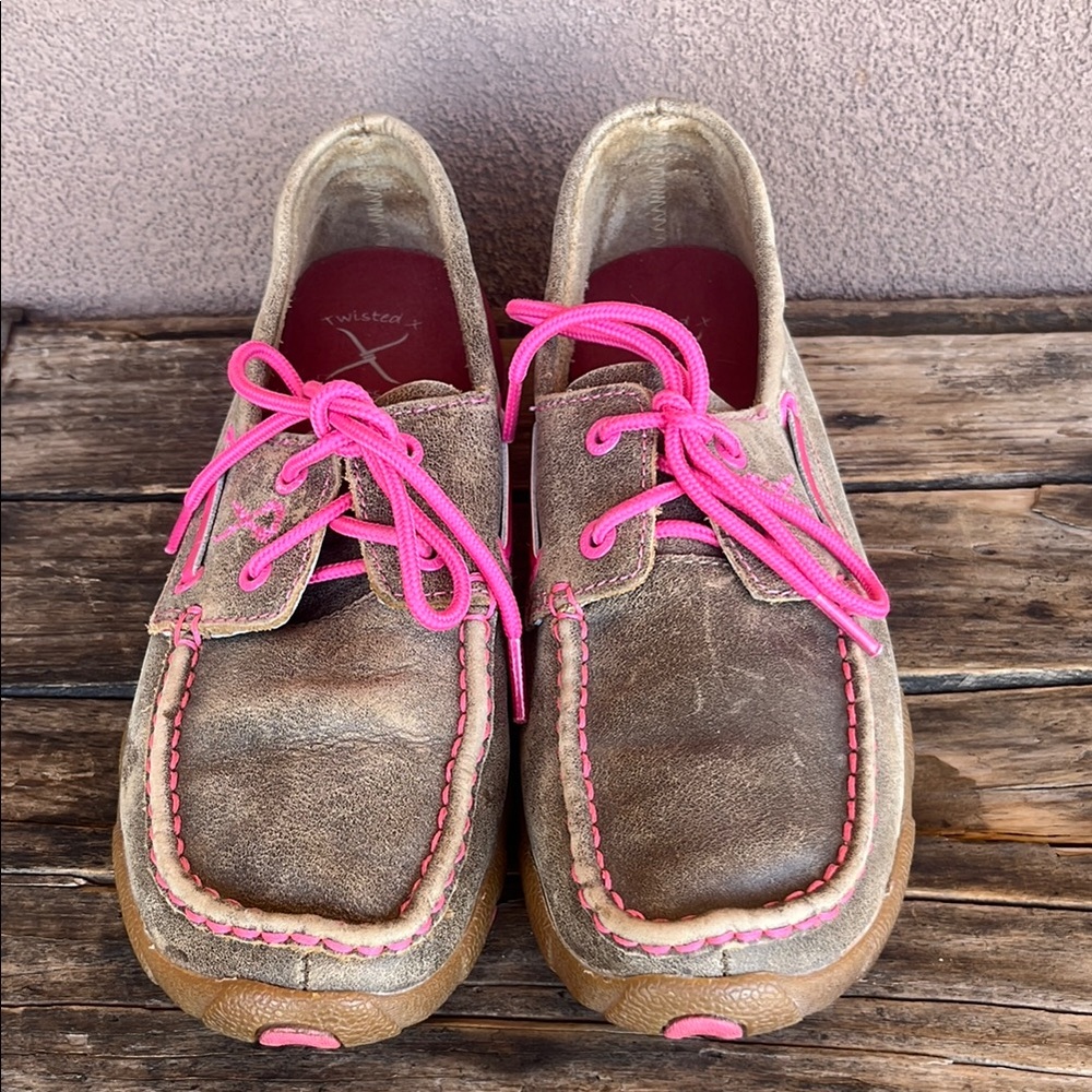 Twisted X Brown Leather Shoes with Pink Accents
